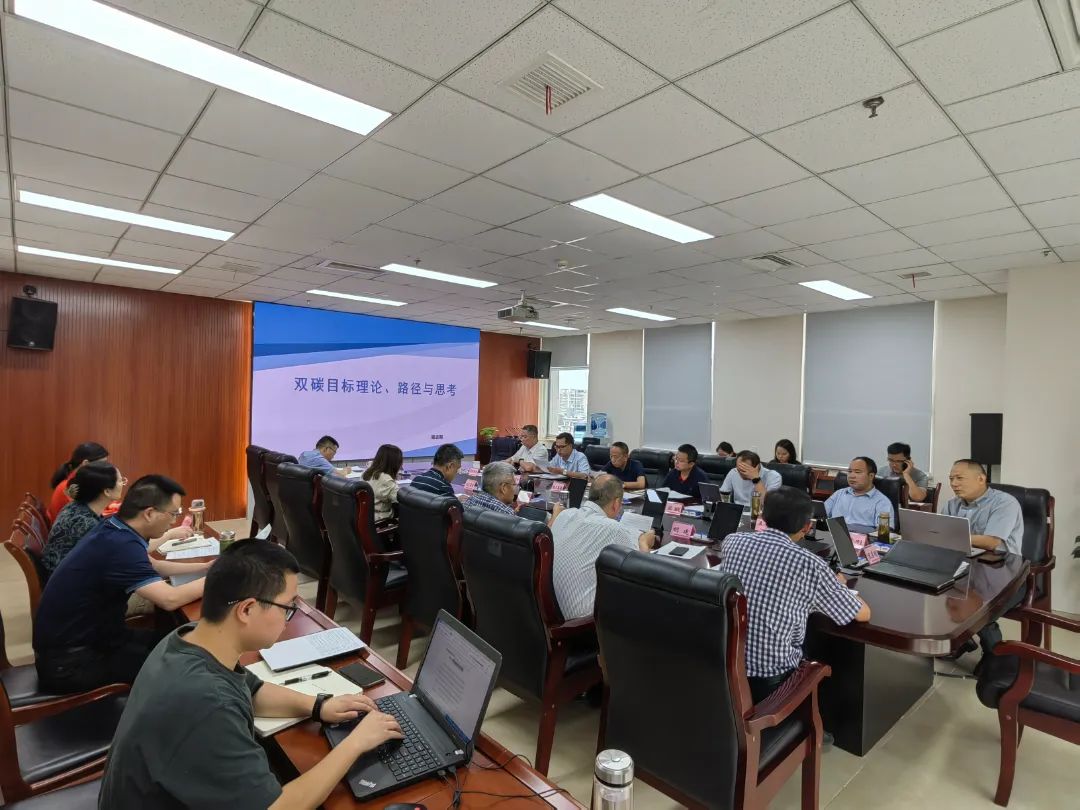 德陽(yáng)發(fā)展集團(tuán)召開(kāi)黨委理論學(xué)習(xí)中心組學(xué)習(xí)（擴(kuò)大）會(huì)專(zhuān)題學(xué)習(xí)四川省第十二次黨代會(huì)精神